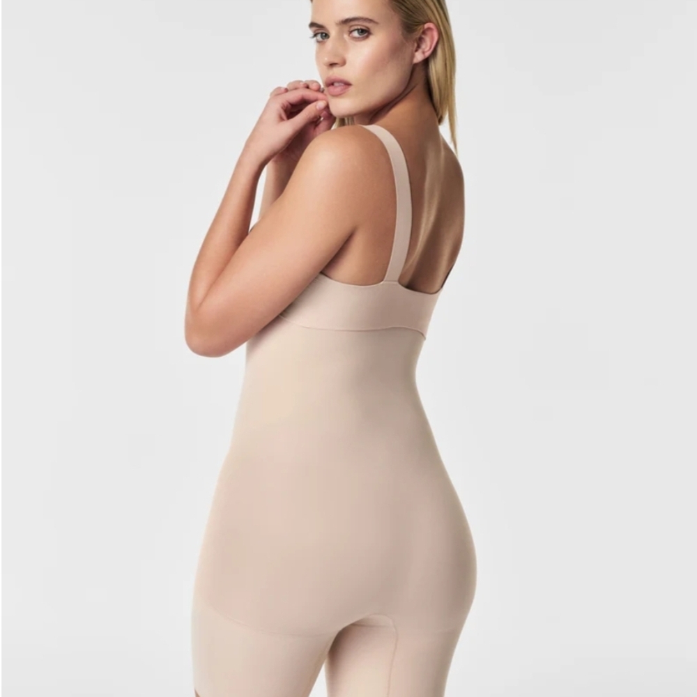 NWT SPANX Higher Power Mid Thigh Shapewear Shorts - Picture 2 of 5
